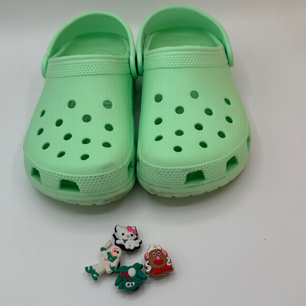 Crocs - Picture 2 of 7